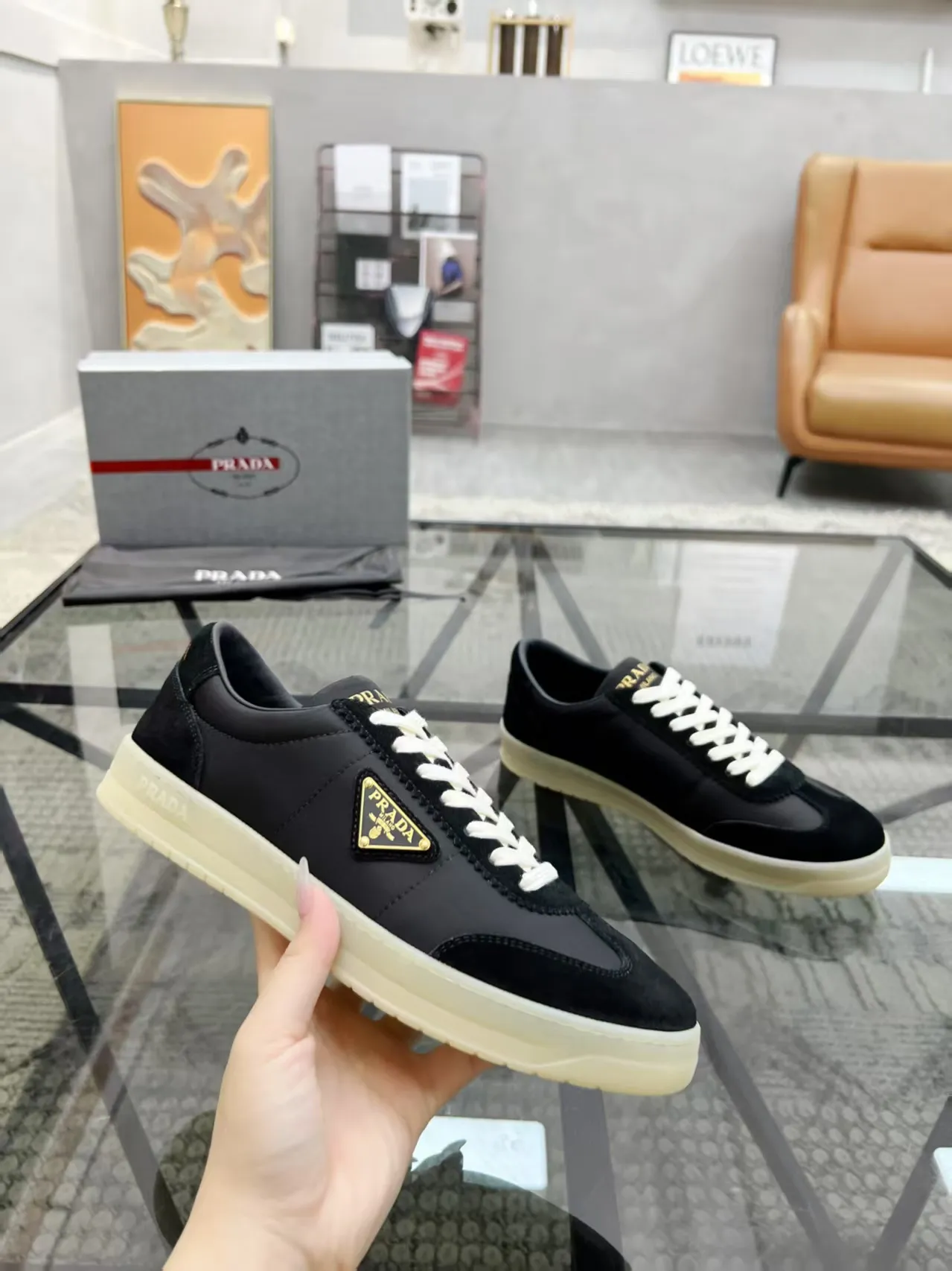 Factory P400💰Prada new men's genuine leather sports shoes, the highest version on the market, any comparison is welcome🆚! The original leather has excellent texture and is super high-end! Fetal sheep net lining imported from Italy, removable pad! Luxurious materials and fine workmanship, highly recommended! Code number: 38--45